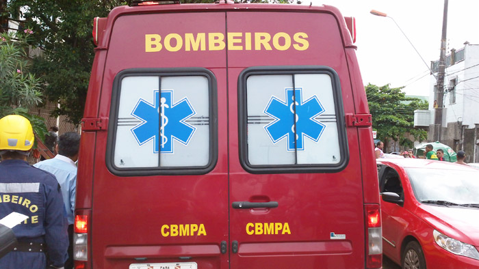 
        
            Após briga, homem é jogado em cima de laje
        
    