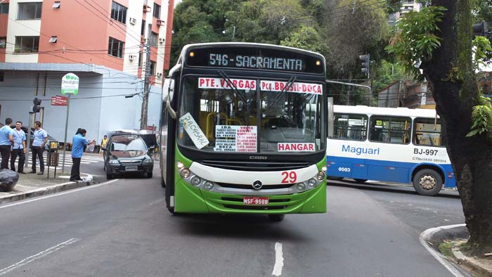 
        
            Acidente com dois ônibus em Nazaré
        
    