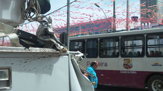 
        
            Dois ônibus colidem na Cremação
        
    