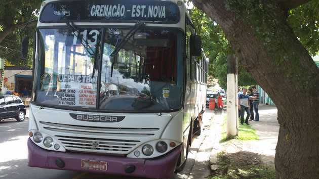 
        
            Dois ônibus colidem na Cremação
        
    