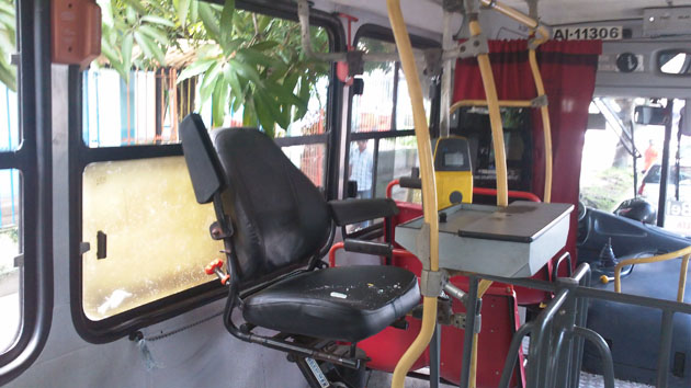 
        
            Dois ônibus colidem na Cremação
        
    
