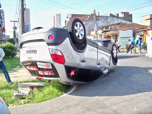
        
            Acidente deixa duas feridas no Umarizal
        
    