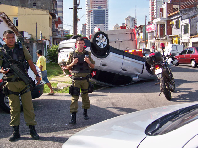 
        
            Acidente deixa duas feridas no Umarizal
        
    