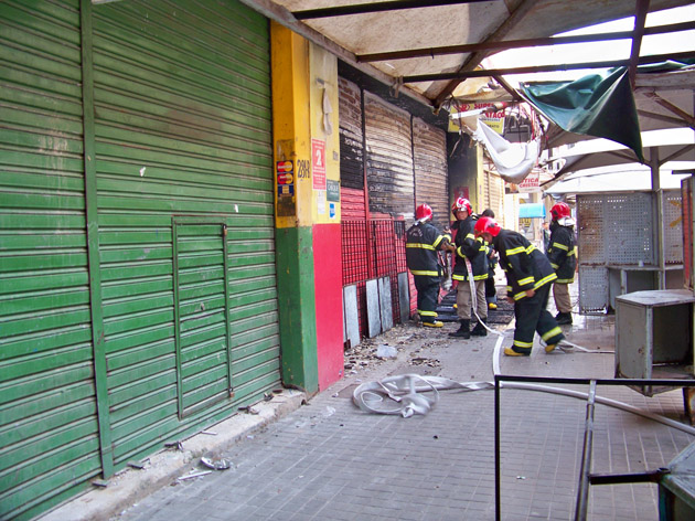 
        
            Fogo destrói loja no centro comercial de Belém
        
    
