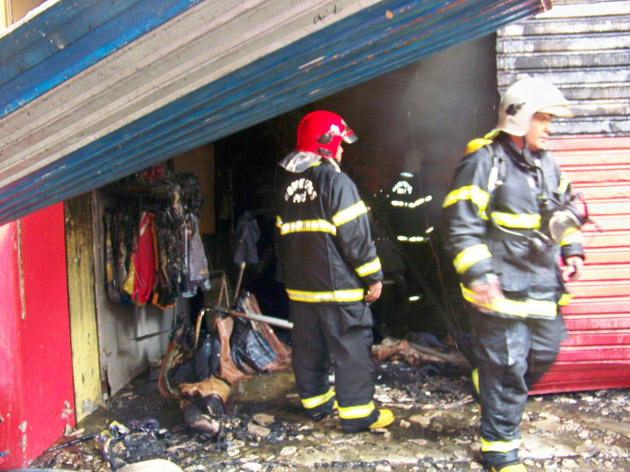 
        
            Fogo destrói loja no centro comercial de Belém
        
    