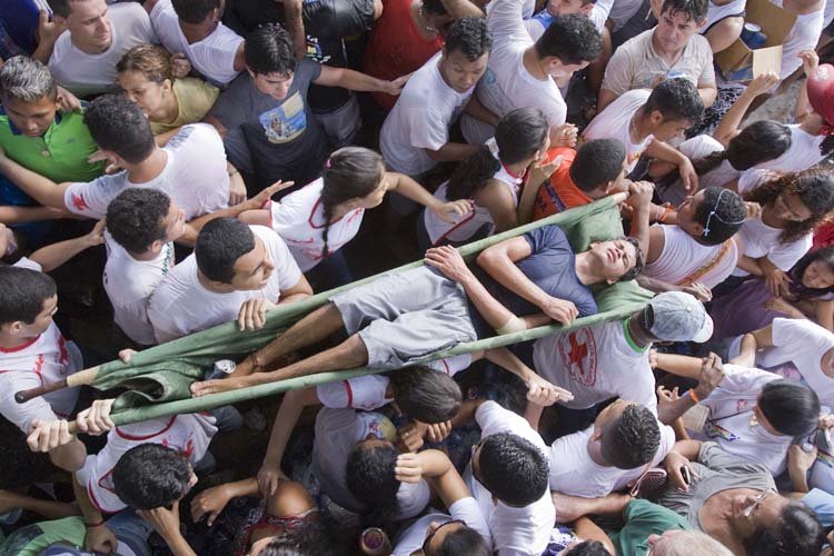 
        
            Cerca de 12 mil voluntários da Cruz Vermelha atuarão no Círio
        
    