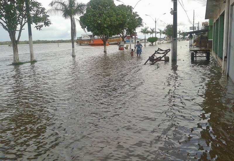 
        
            Moradores de Almeirim sofrem com alagamentos
        
    
