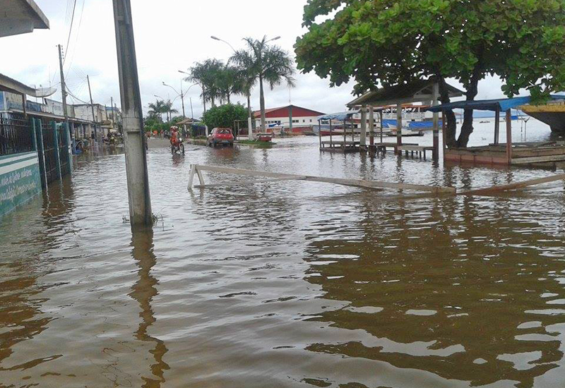 
        
            Moradores de Almeirim sofrem com alagamentos
        
    