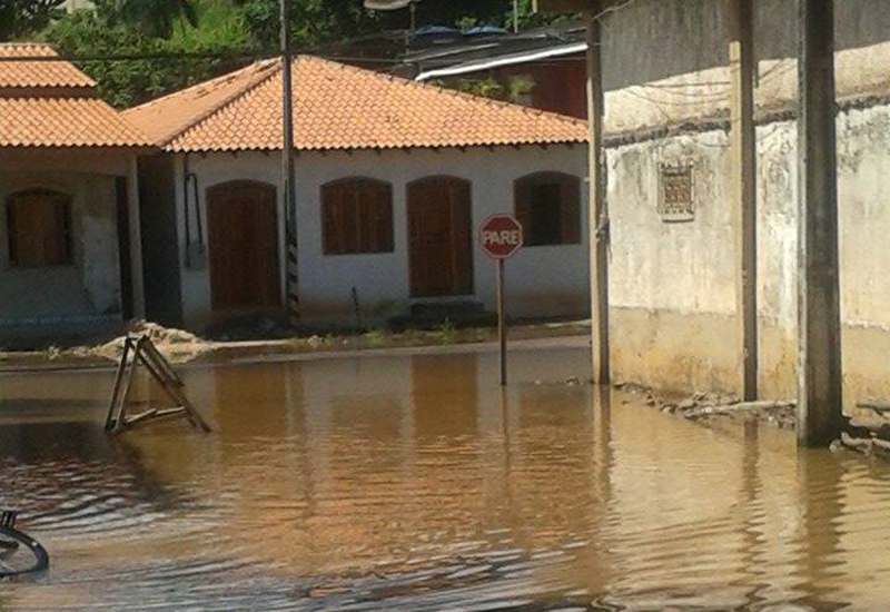 
        
            Moradores de Almeirim sofrem com alagamentos
        
    