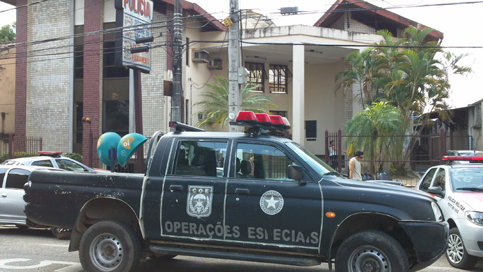 
        
            Presos tentam fugir e fazem refém em São Brás
        
    