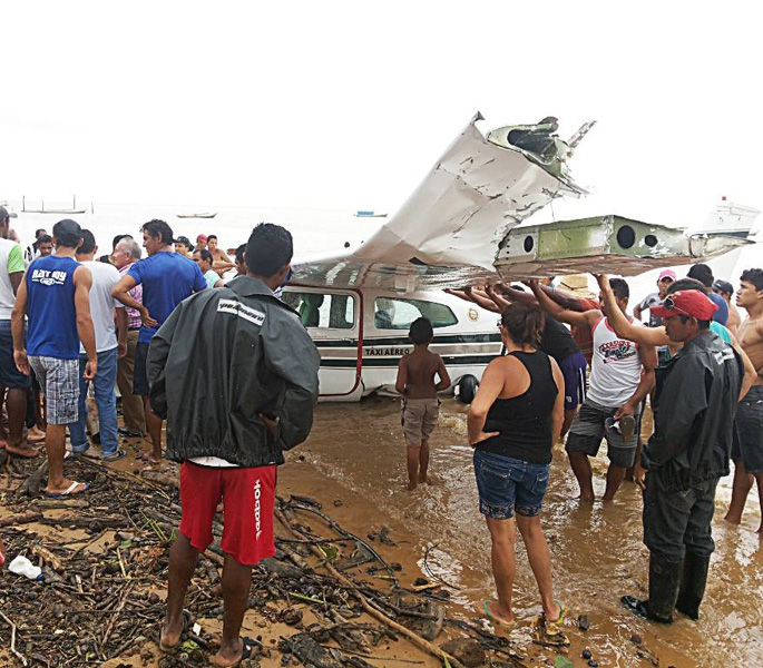 
        
            Avião cai no Marajó
        
    