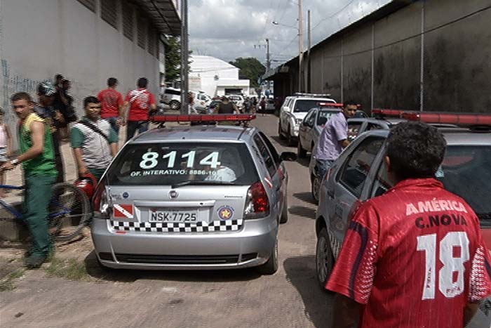 
        
            Bandidos fazem refém no Coqueiro
        
    