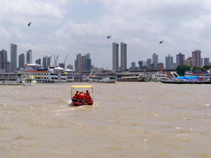 
        
            Romaria Fluvial abençoa as águas do Guajará
        
    