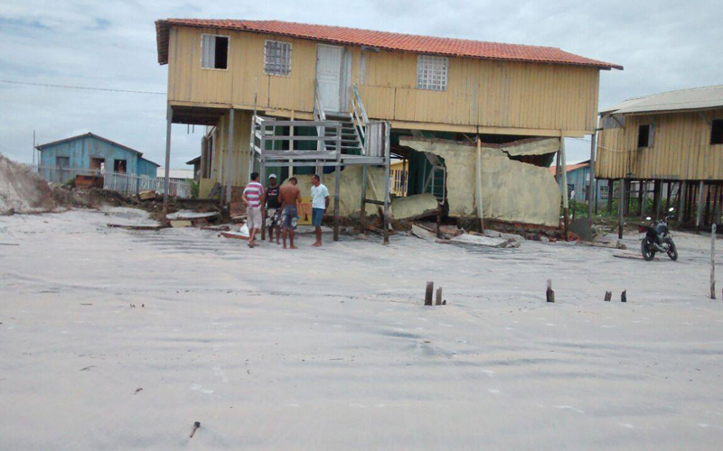 
        
        
            Maré alta causa destruição em Ajuruteua
        
    