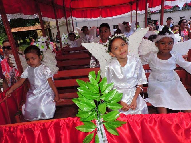 
        
        
            Santa Izabel celebra sua padroeira
        
    