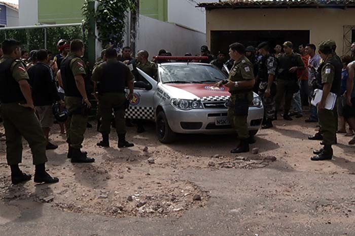 
        
            Bandidos fazem refém no Coqueiro
        
    