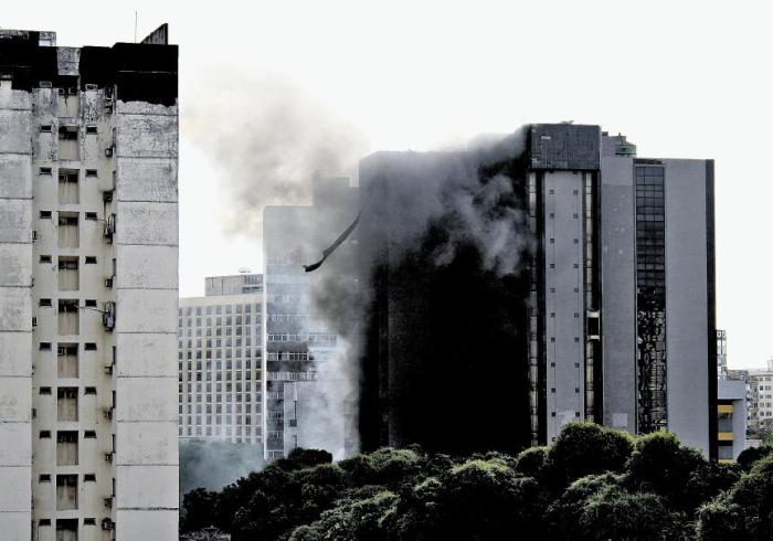 
        
            Veja fotos exclusivas do prédio do INSS destruído 
        
    
