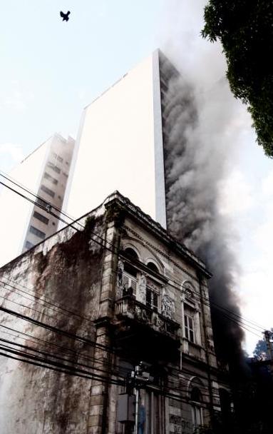 
        
            Veja fotos exclusivas do prédio do INSS destruído 
        
    