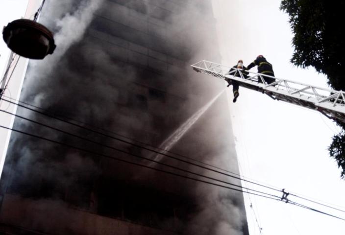 
        
            Veja fotos exclusivas do prédio do INSS destruído 
        
    