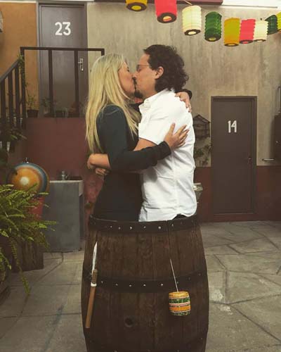 
        
            Brasileira ganha concurso e passa noite na Vila do Chaves
        
    
