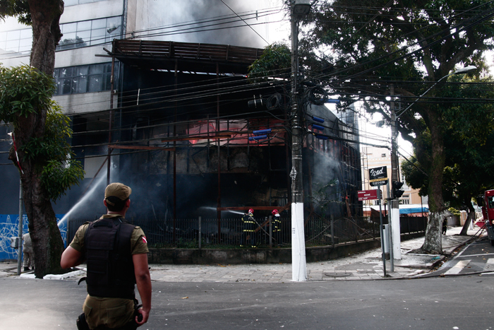
        
            Veja fotos exclusivas do prédio do INSS destruído 
        
    