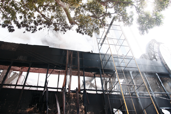 
        
            Veja fotos exclusivas do prédio do INSS destruído 
        
    