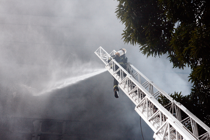 
        
            Veja fotos exclusivas do prédio do INSS destruído 
        
    