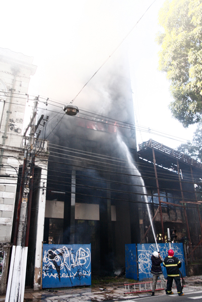 
        
            Veja fotos exclusivas do prédio do INSS destruído 
        
    