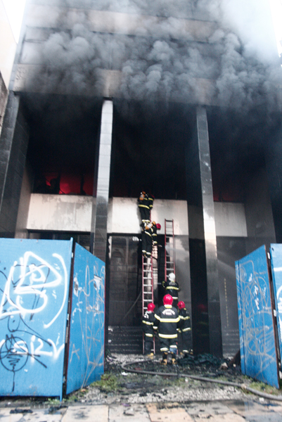 
        
            Veja fotos exclusivas do prédio do INSS destruído 
        
    
