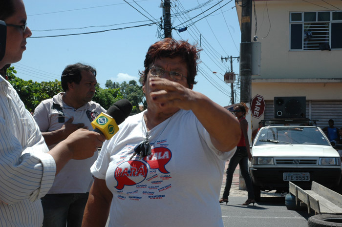 
        
            Carro destrói fachada de casa no Telégrafo
        
    