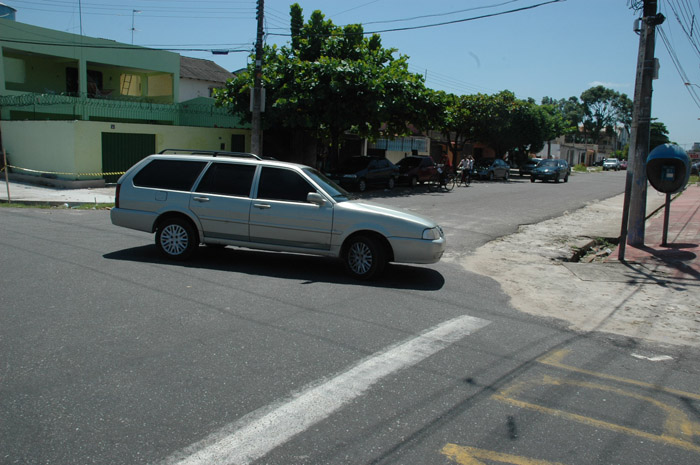 
        
            Carro destrói fachada de casa no Telégrafo
        
    