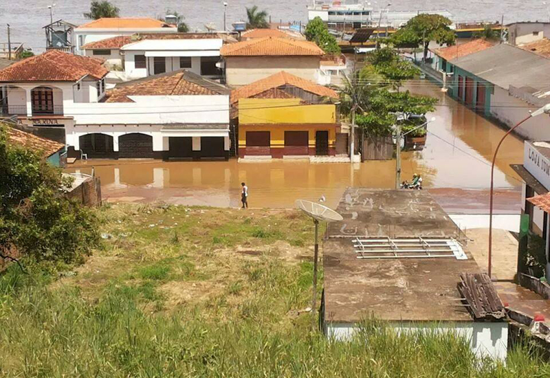 
        
            Moradores de Almeirim sofrem com alagamentos
        
    