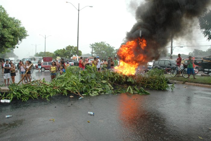 
        
            Protesto dos Moradores do Conjunto Eduardo Angelim
        
    
