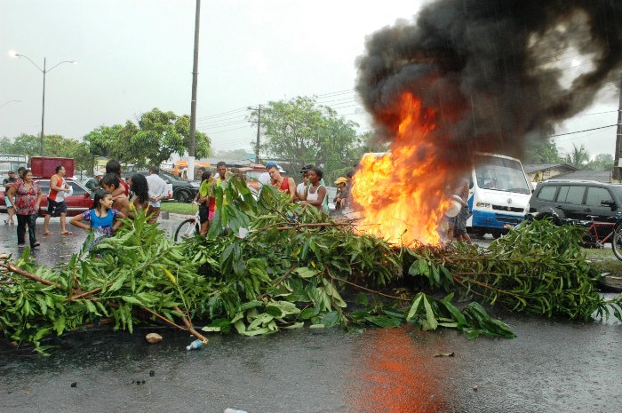 
        
            Protesto dos Moradores do Conjunto Eduardo Angelim
        
    