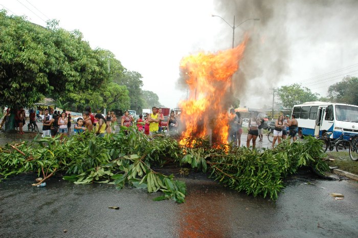 
        
            Protesto dos Moradores do Conjunto Eduardo Angelim
        
    