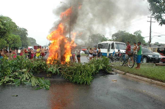 
        
            Protesto dos Moradores do Conjunto Eduardo Angelim
        
    