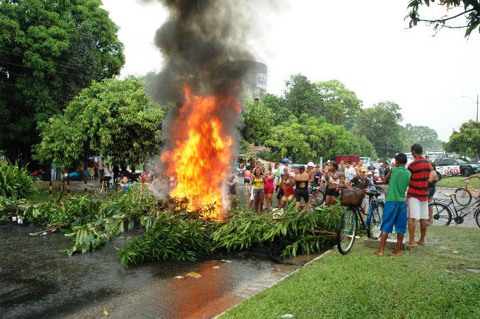 
        
            Protesto dos Moradores do Conjunto Eduardo Angelim
        
    
