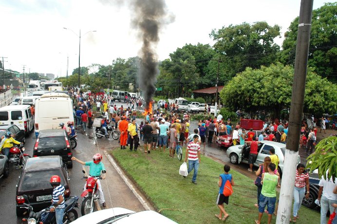 
        
            Protesto dos Moradores do Conjunto Eduardo Angelim
        
    