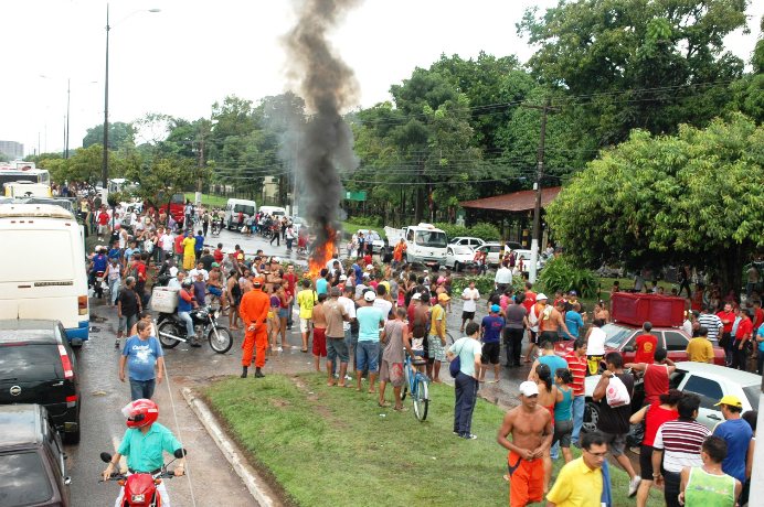 
        
            Protesto dos Moradores do Conjunto Eduardo Angelim
        
    