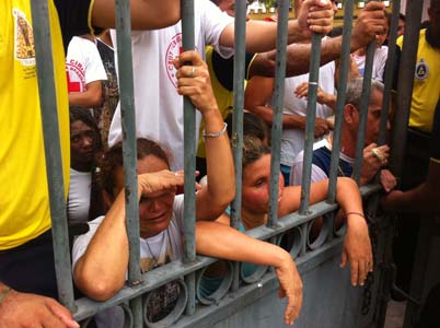 
        
            Devoção e solidariedade movem devotos
        
    