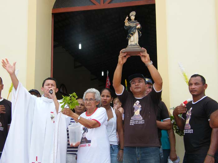 
        
            Fiéis celebram São Vicente Férrer em Inhangapi
        
    