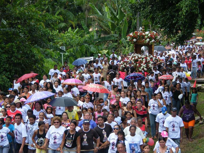 
        
            Fiéis celebram São Vicente Férrer em Inhangapi
        
    