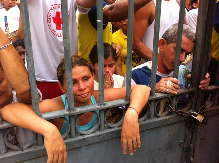 
        
            Devoção e solidariedade movem devotos
        
    