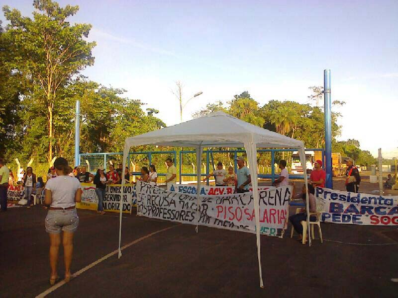 
        
            Professores interditam porto de Barcarena
        
    