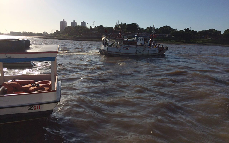 
        
            Barco pesqueiro naufraga após colidir com embarcação
        
    