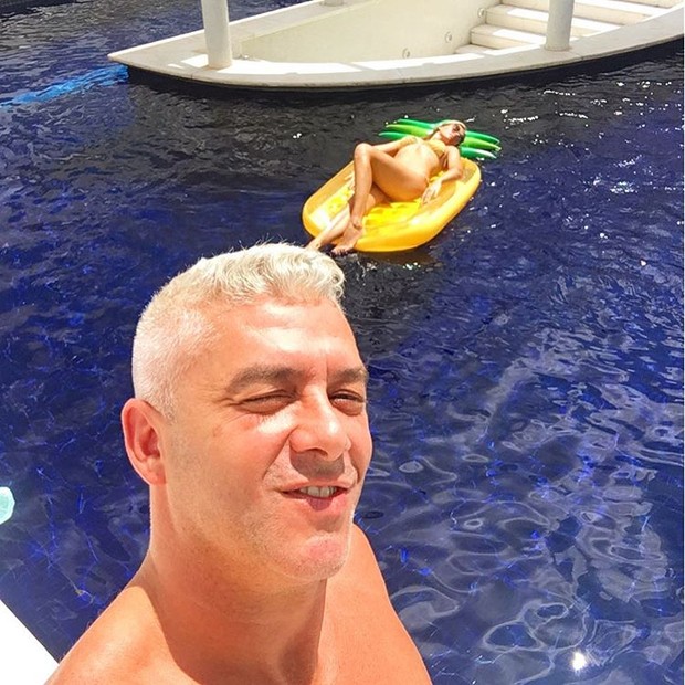 
        
            Conheça casa gigante de Ana Hickmann que surpreendeu a web
        
    
