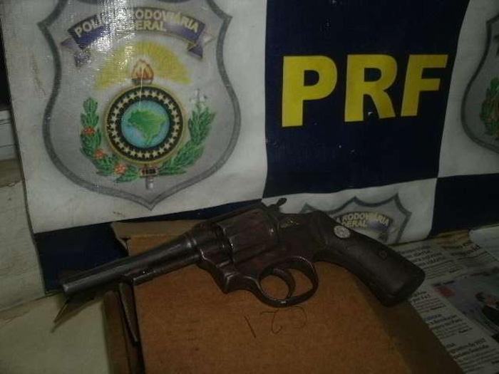 
        
            Homem é apreendendido com arma e munições 
        
    