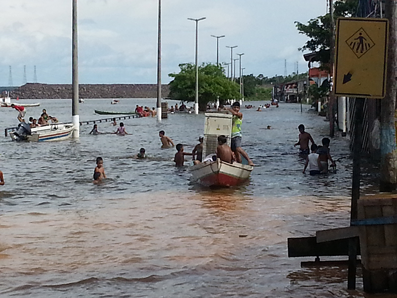 
        
            Enchente em Tucuruí atinge cerca de 100 famílias
        
    