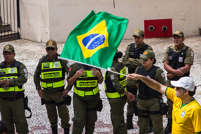 
        
            Manifestação reúne cerca de 50 mil em Belém
        
    