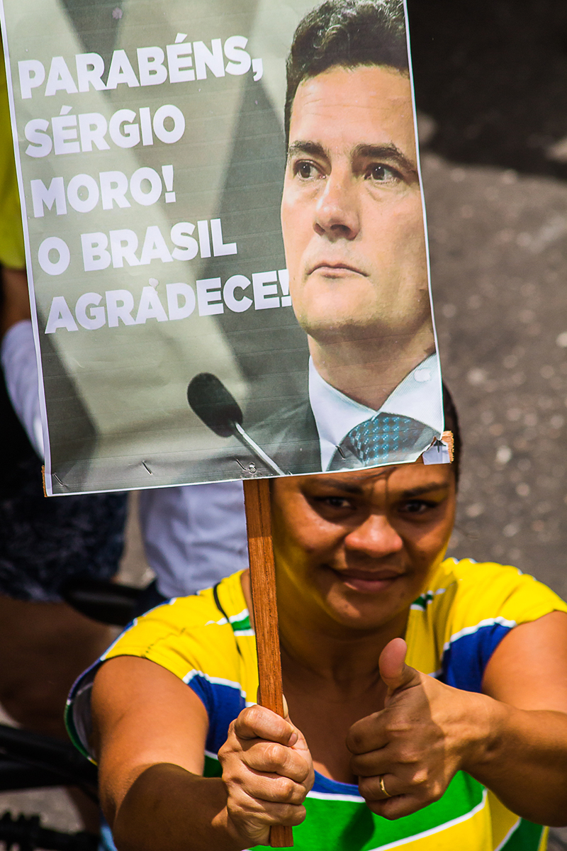 
        
            Manifestação reúne cerca de 50 mil em Belém
        
    